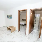 Modern 2-bedroom With Terrace - By Hostmt