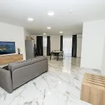 Modern 2-bedroom With Terrace - By Hostmt Сент-Полс-Бей