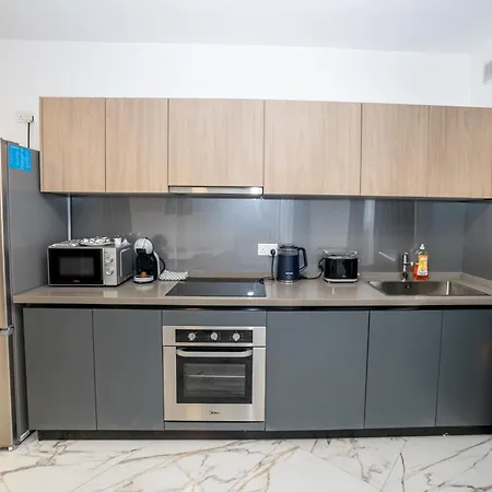 Апартаменты Modern 2-bedroom With Terrace - By Hostmt Сент-Полс-Бей