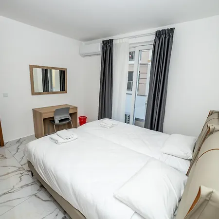 Апартаменты Modern 2-bedroom With Terrace - By Hostmt