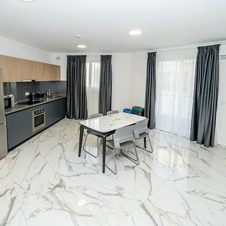 Modern 2-bedroom With Terrace - By Hostmt
