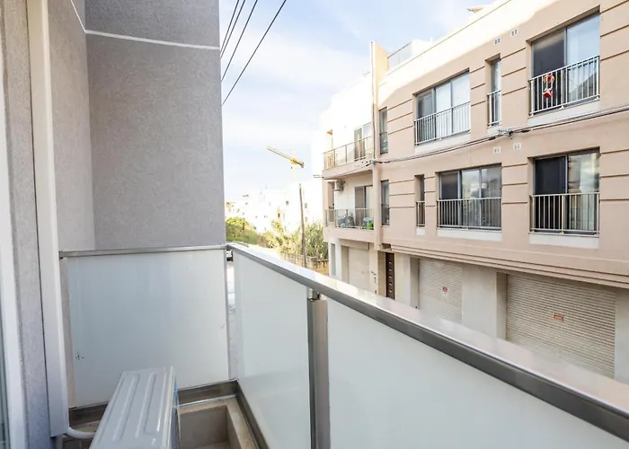 Modern 2-bedroom With Terrace - By Hostmt * St. Paul's Bay