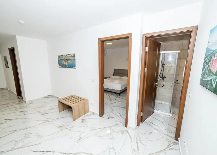 Modern 2-bedroom With Terrace - By Hostmt