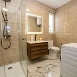 Modern 2-bedroom With Terrace - By Hostmt Apartamento