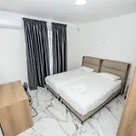 Modern 2-bedroom With Terrace - By Hostmt Apartamento *