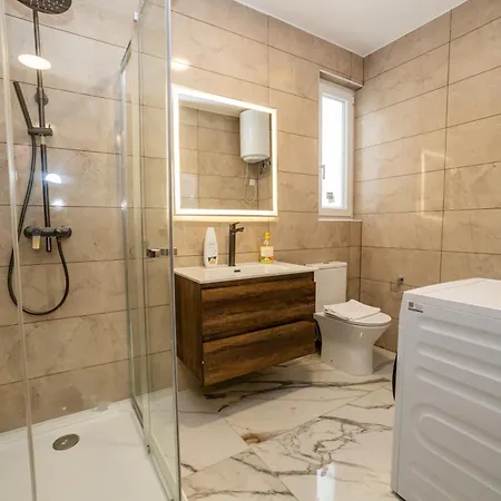Charming 2-bedroom, 2-bathroom In Malta Apartmán