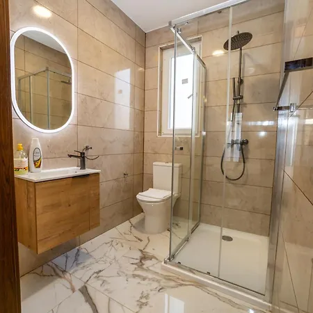 Charming 2-bedroom, 2-bathroom In Malta Apartmán