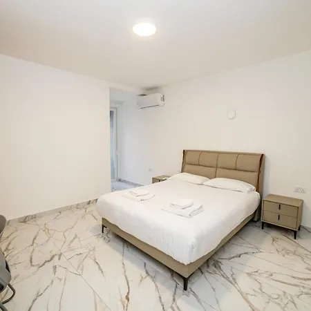 Modern 2-bedroom With Terrace - By Hostmt * セント・ポールズ・ベイ