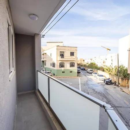 Modern 2-bedroom With Terrace - By Hostmt Appartamento *