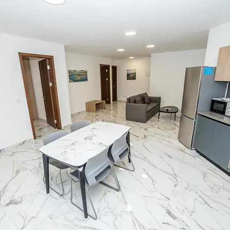 Lägenhet Charming 2-bedroom, 2-bathroom In Malta