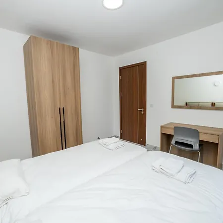 Modern 2-bedroom With Terrace - By Hostmt Apartament