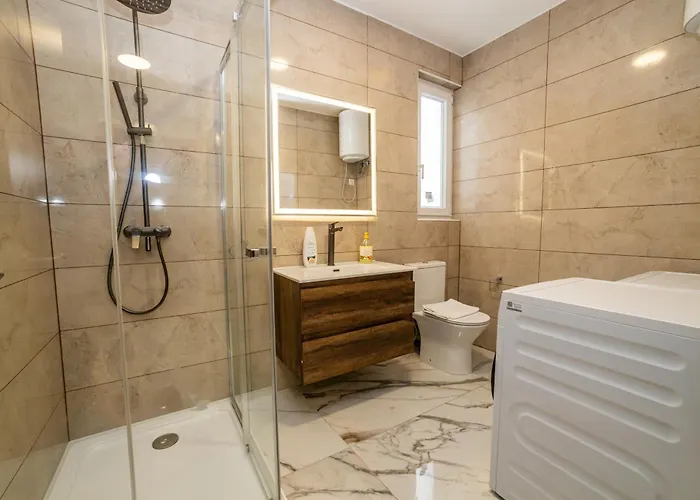 Modern 2-bedroom With Terrace - By Hostmt Apartament *