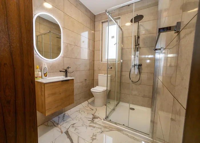 Modern 2-bedroom With Terrace - By Hostmt Apartament