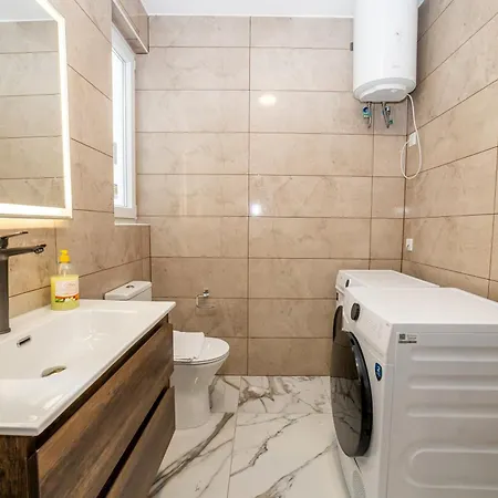 Modern 2-bedroom With Terrace - By Hostmt 圣保罗湾城