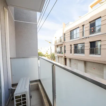 Modern 2-bedroom With Terrace - By Hostmt * 圣保罗湾城