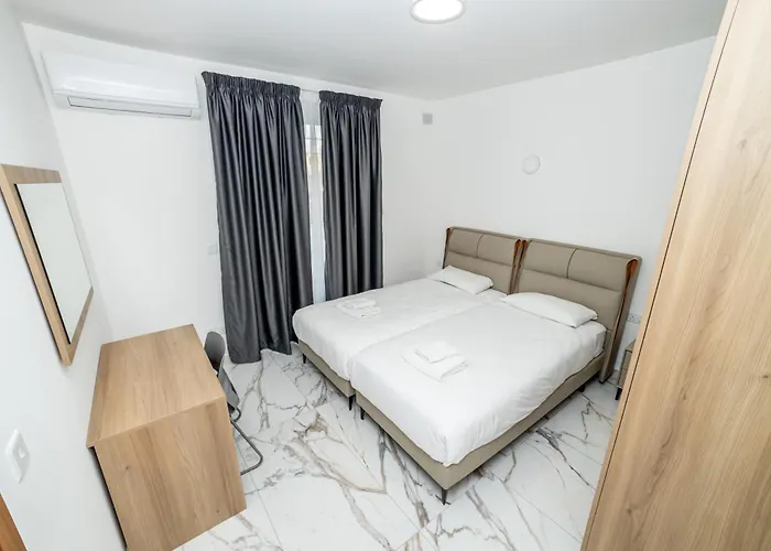 Modern 2-bedroom With Terrace - By Hostmt Appartamento *