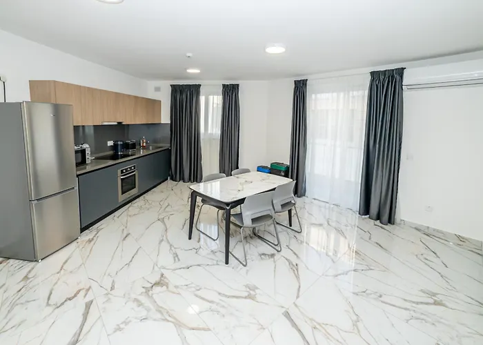 Modern 2-bedroom With Terrace - By Hostmt